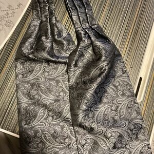 Elegant Paisley Patterned Tie